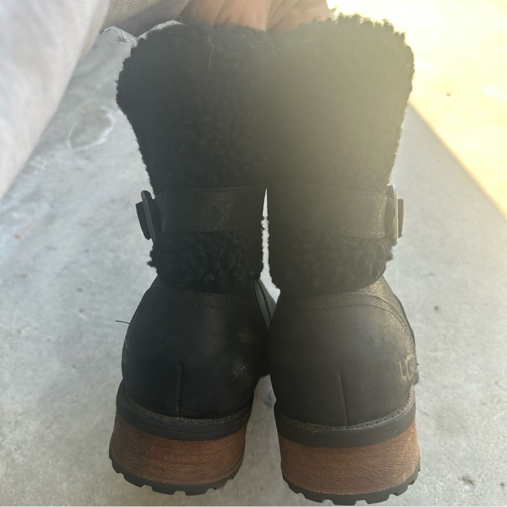 UGG Australia Blayre black leather shearling buckle moto boot womens 6.5 - Picture 7 of 8